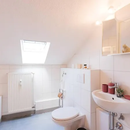 - 3-bedroom Luxury: Central & Spacious In & Big Tv And Kitchen - Apartment *