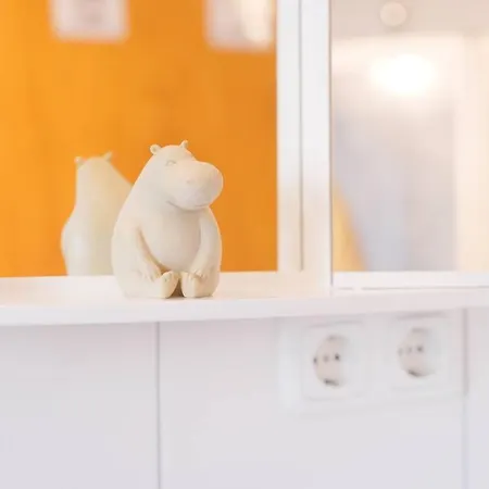 - 3-bedroom Luxury: Central & Spacious In & Big Tv And Kitchen - *