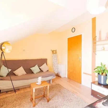 - 3-bedroom Luxury: Central & Spacious In & Big Tv And Kitchen - *