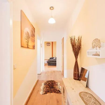 - 3-bedroom Luxury: Central & Spacious In & Big Tv And Kitchen - * Duisburg