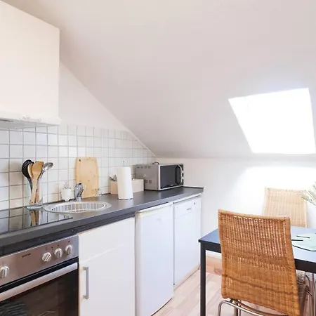 - 3-bedroom Luxury: Central & Spacious In & Big Tv And Kitchen - Apartment *