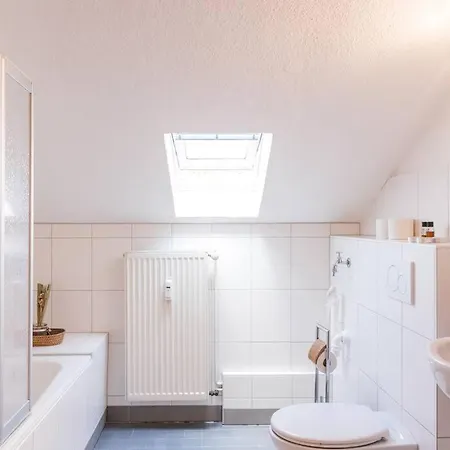 - 3-bedroom Luxury: Central & Spacious In & Big Tv And Kitchen - Apartment *