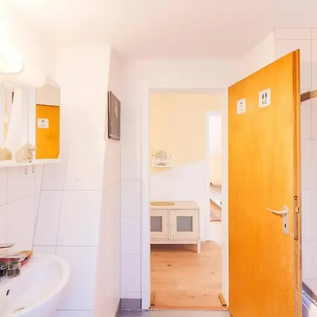 - 3-bedroom Luxury: Central & Spacious In & Big Tv And Kitchen - * Duisburg