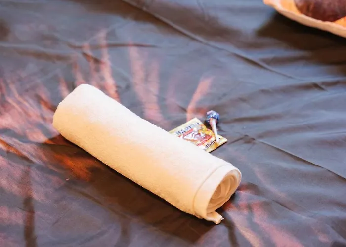 - 3-bedroom Luxury: Central & Spacious In & Big Tv And Kitchen - *