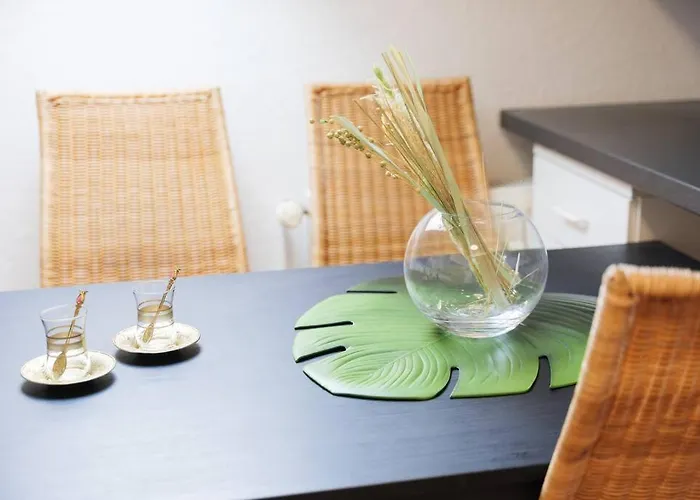 Apartment - 3-bedroom Luxury: Central & Spacious In & Big Tv And Kitchen - Duisburg