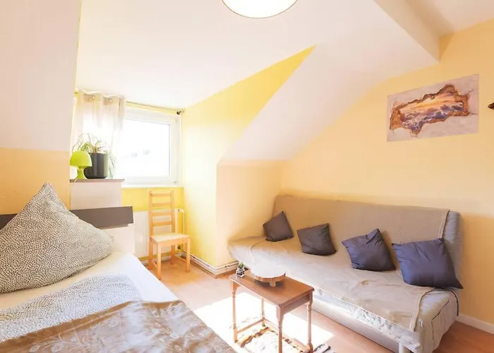 - 3-bedroom Luxury: Central & Spacious In & Big Tv And Kitchen - *