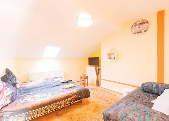 - 3-bedroom Luxury: Central & Spacious In & Big Tv And Kitchen - * Duisburg